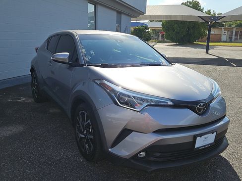 Used 2019 Toyota C-HR Limited FWD image 4