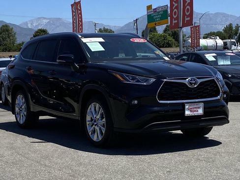 Certified 2026 Toyota Highlander Limited AWD/4WD image 46