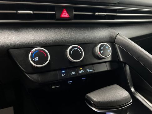 Used 2021 Hyundai Elantra SE FWD image 28