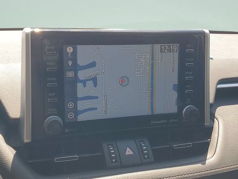 Used 2019 Toyota RAV4 Limited w/ Cold Weather Package FWD image 19