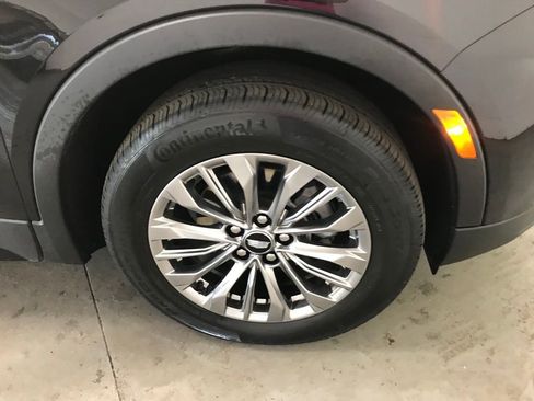 Used 2025 Cadillac XT4 Premium Luxury image 46