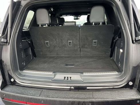 Used 2024 Lincoln Navigator Premiere image 12