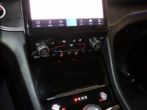 Used 2022 Jeep Grand Cherokee Overland w/ Luxury Tech Group IV image 22