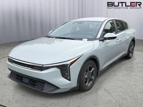 Used 2025 Kia K4 FWD image 2