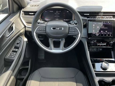 New 2025 Jeep Grand Cherokee L Laredo image 16