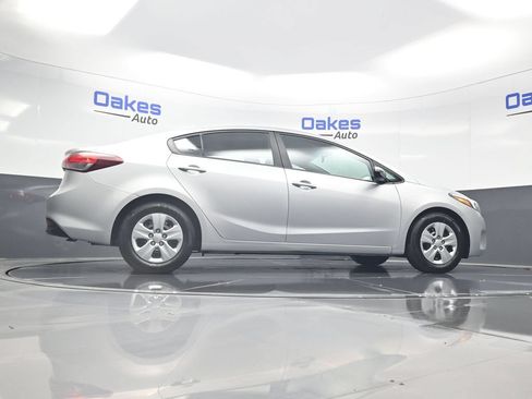 Used 2017 Kia Forte LX FWD image 40