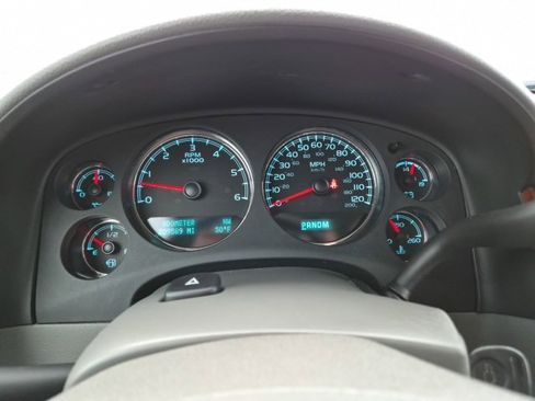 Used 2013 Chevrolet Avalanche LTZ image 21