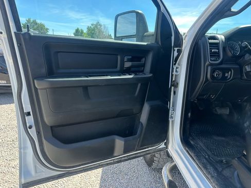 Used 2024 RAM 2500 Tradesman w/ Chrome Appearance Group AWD/4WD image 31