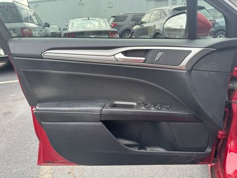 Used 2020 Ford Fusion SE image 14