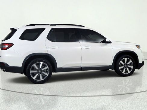 Used 2025 Honda Pilot Touring image 7