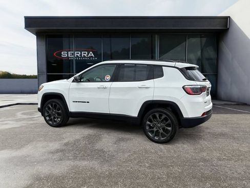 Used 2021 Jeep Compass Latitude AWD/4WD image 3
