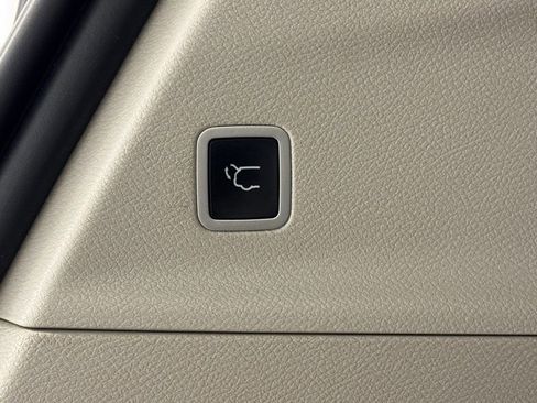 Used 2020 Chrysler Pacifica Touring-L FWD image 24