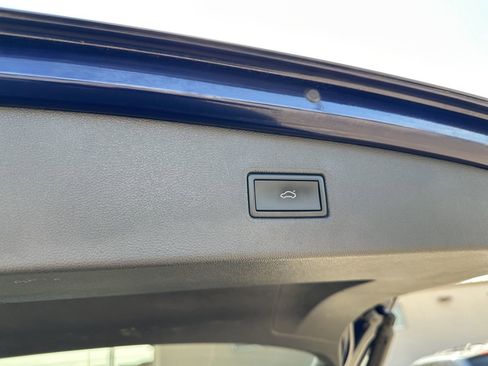 Certified 2023 Volkswagen Tiguan SEL R-Line image 31