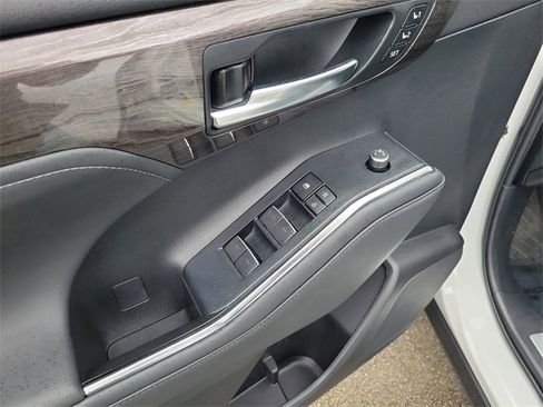Used 2022 Toyota Highlander Limited image 15
