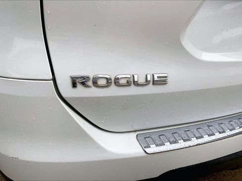 Used 2015 Nissan Rogue SL w/ SL Premium Package image 30