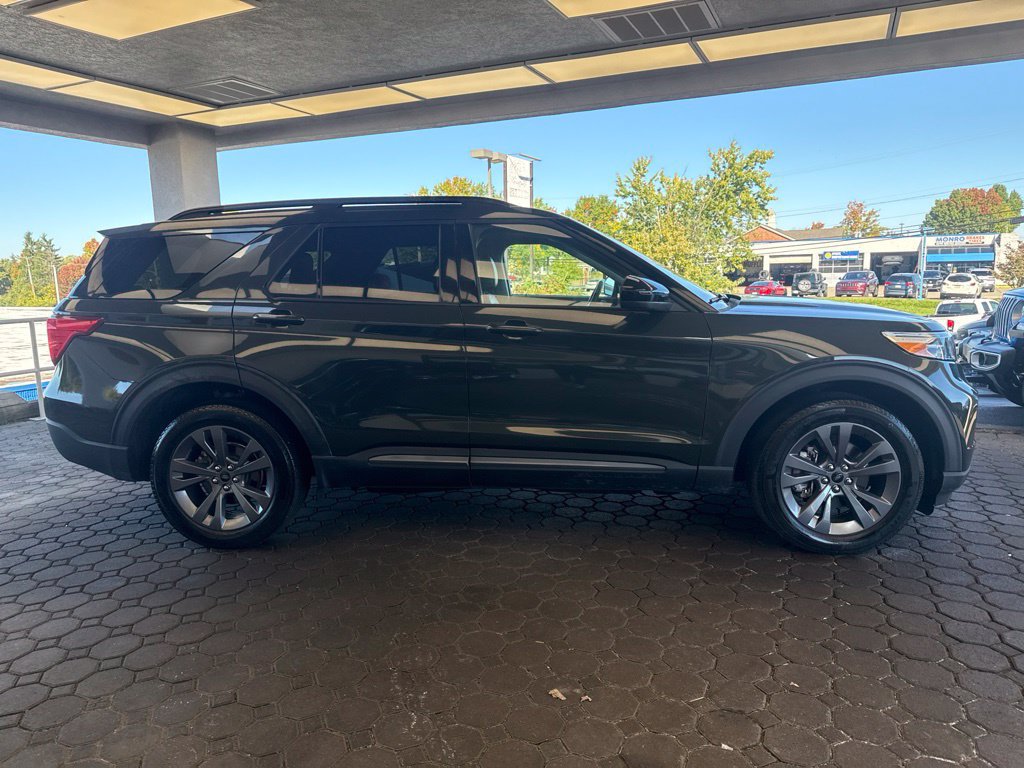 Used 2023 Ford Explorer XLT w/ Equipment Group 202A AWD/4WD image 5