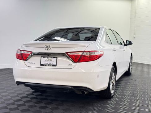Used 2016 Toyota Camry LE image 2