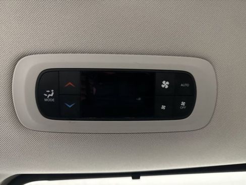 Used 2020 Chrysler Pacifica Touring image 17