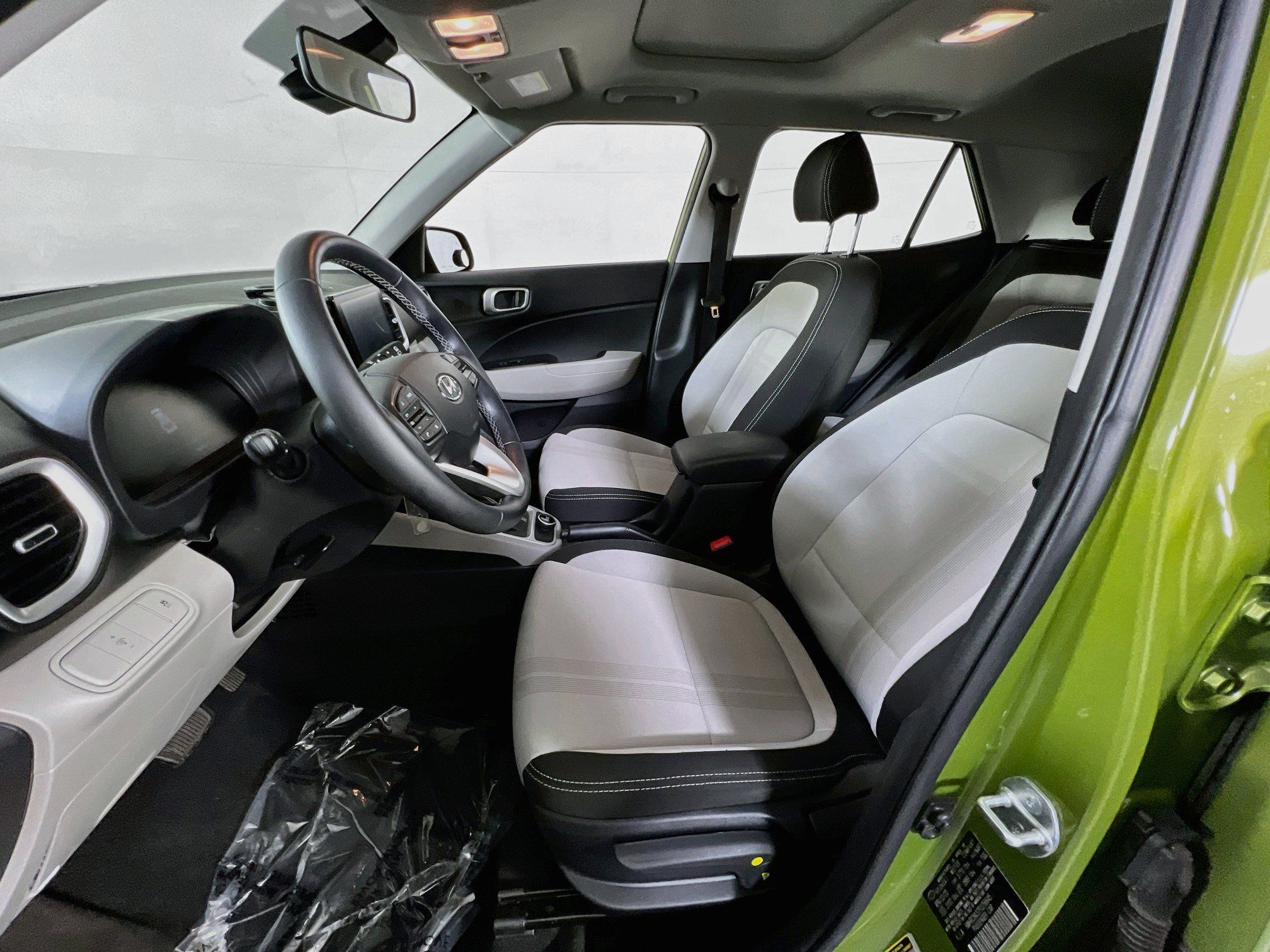 Used 2023 Hyundai Venue SEL FWD image 19