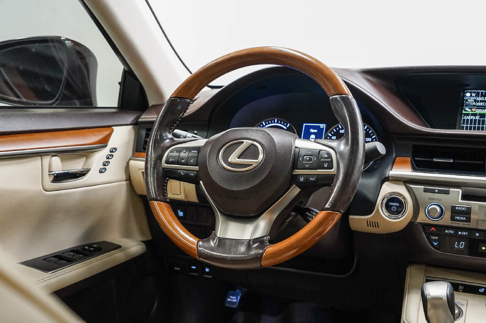 Used 2017 Lexus ES 300h w/ Navigation System Package FWD image 15