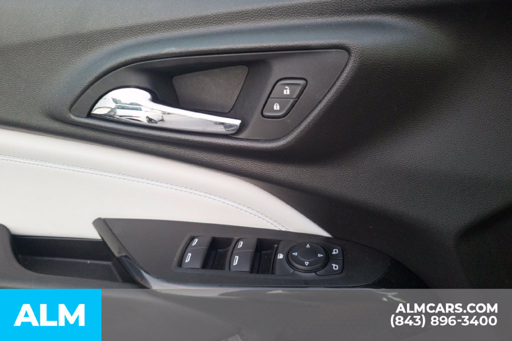 Used 2025 Chevrolet Trax LT FWD image 15