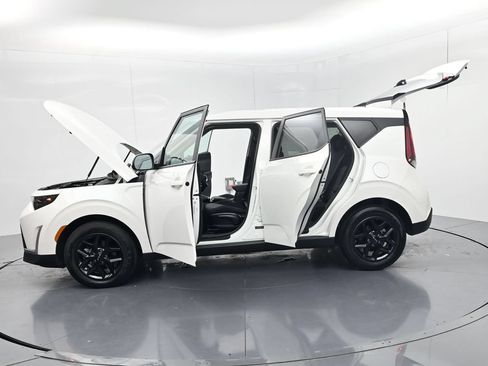 Certified 2025 Kia Soul LX w/ LX Technology Package FWD image 52