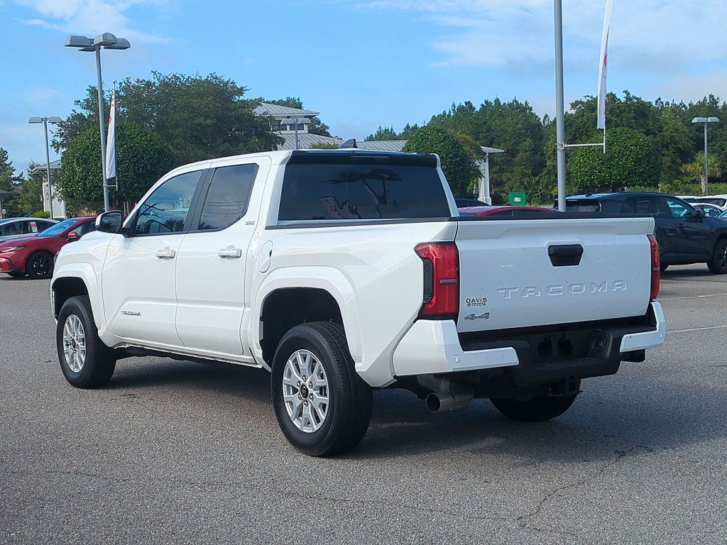 Certified 2025 Toyota Tacoma SR5 AWD/4WD image 5