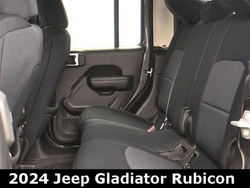 Used 2024 Jeep Gladiator Rubicon image 18