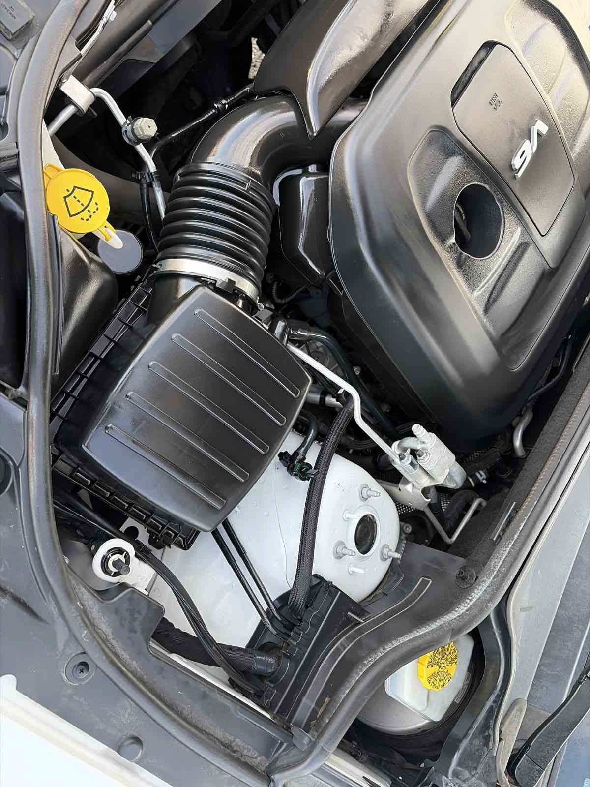 Used 2019 Jeep Grand Cherokee Altitude RWD image 36