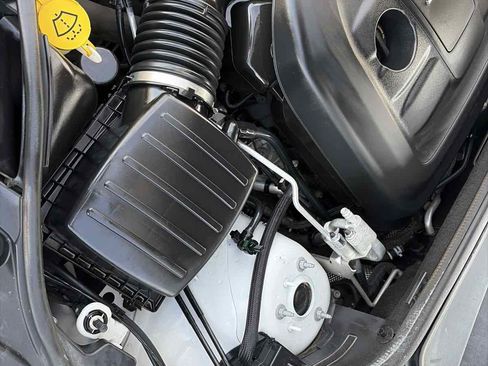 Used 2019 Jeep Grand Cherokee Altitude RWD image 36