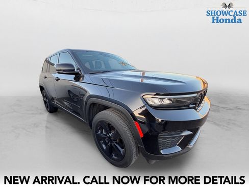 Used 2023 Jeep Grand Cherokee Altitude RWD image 6