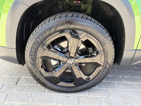 Certified 2025 Volkswagen Taos SE AWD/4WD image 28
