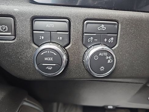 Used 2023 GMC Sierra 1500 SLE image 18