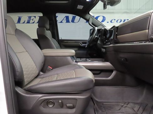 Used 2025 Chevrolet Silverado 2500 ZR2 w/ Technology Package image 29