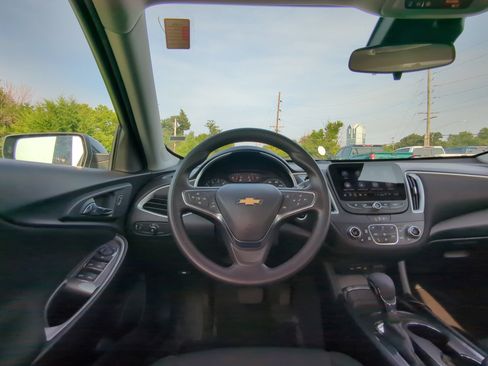 Used 2025 Chevrolet Malibu LT FWD image 14