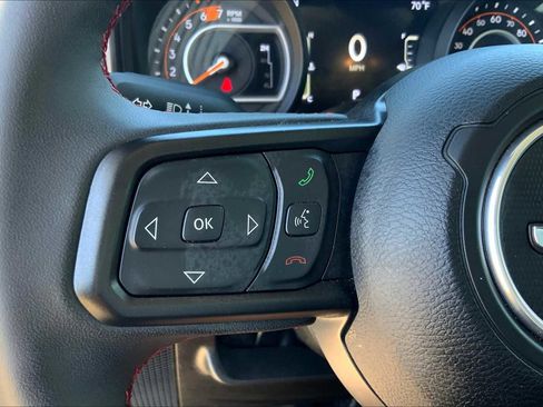 Used 2025 Jeep Wrangler Unlimited Rubicon image 23