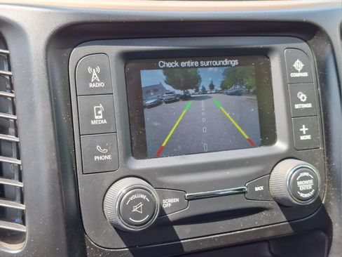 Used 2018 Jeep Cherokee Latitude w/ Altitude Package FWD image 26
