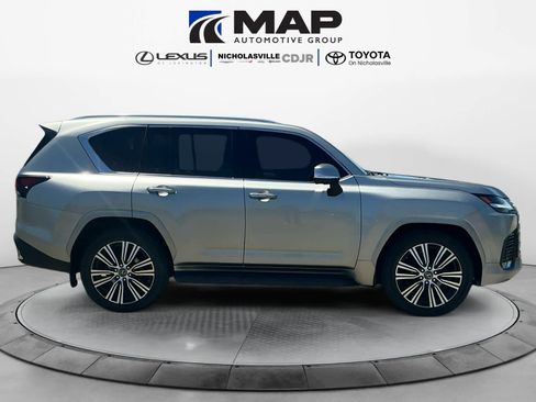 Used 2022 Lexus LX 600 4WD w/ Luxury Package image 6