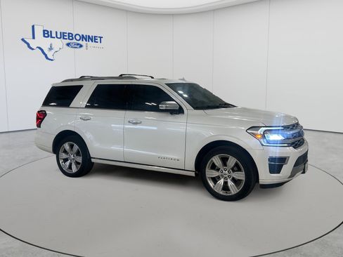 Used 2023 Ford Expedition Platinum RWD image 2