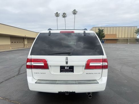 Used 2014 Lincoln Navigator 4WD image 7