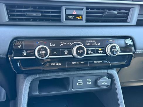 Used 2025 Honda Pilot Touring image 37
