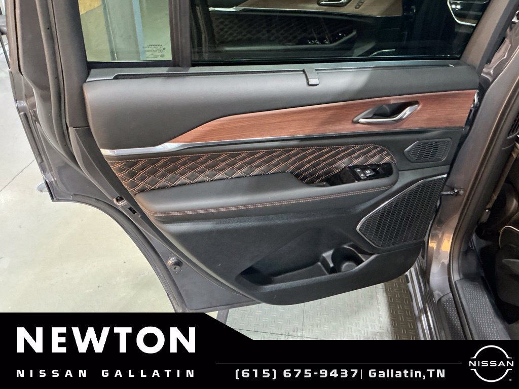 Used 2024 Jeep Grand Cherokee L Summit w/ High Altitude Package AWD/4WD image 82