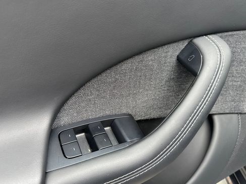 Used 2024 Tesla Model S image 12