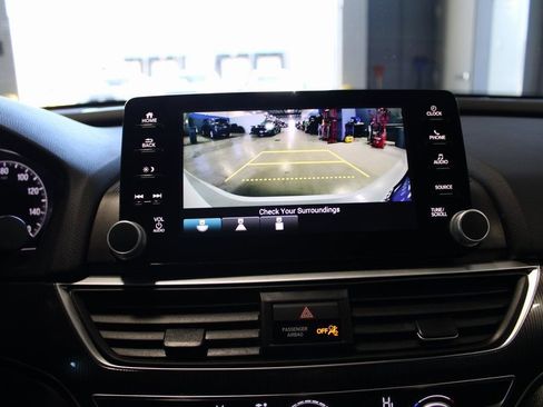 Used 2018 Honda Accord Sport image 27