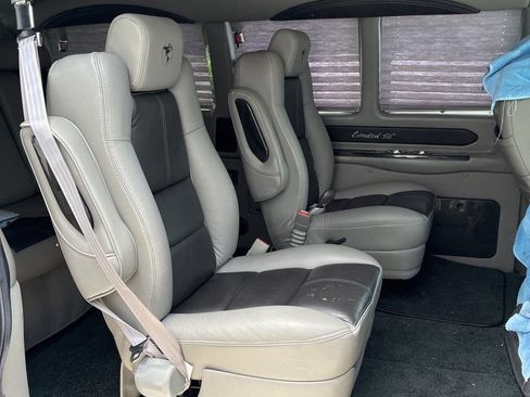 Used 2016 Chevrolet Express 2500 RWD image 11