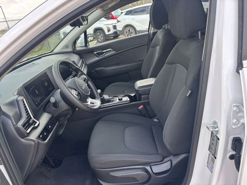 Used 2025 Kia Sportage LX image 25