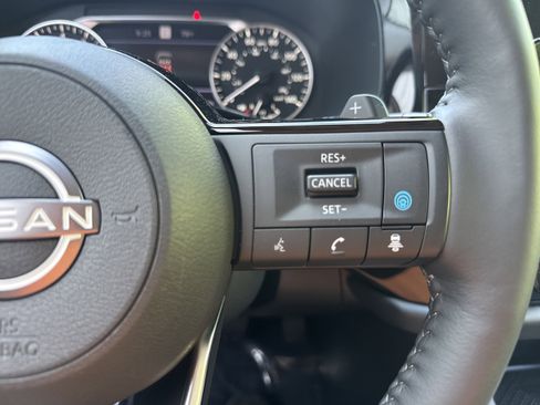 Used 2024 Nissan Pathfinder SL AWD/4WD image 28