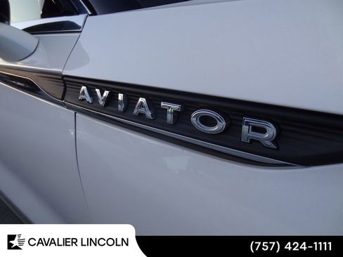 Used 2023 Lincoln Aviator AWD w/ Premium Package image 14