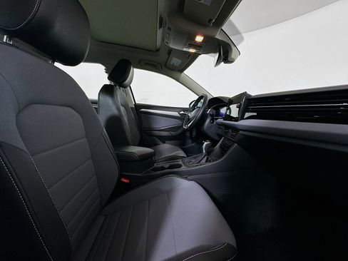 Used 2025 Volkswagen Jetta SE image 31