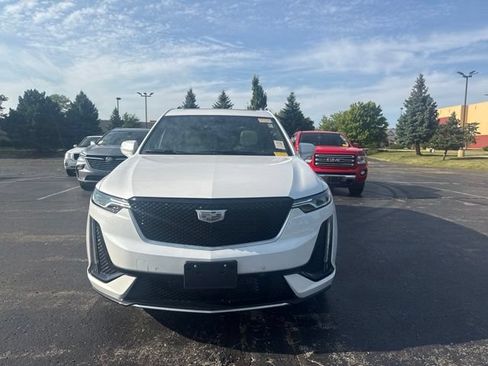 Used 2024 Cadillac XT6 Sport w/ Technology Package AWD/4WD image 2